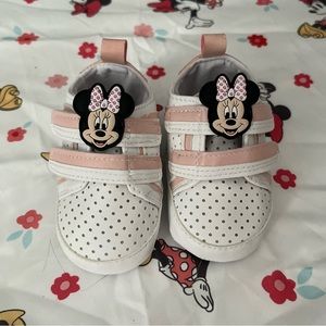 Disney Minnie Mouse sneaks